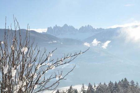 Dolomitenblick von unserem Bauernhof zur Geislergruppe